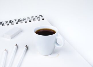 Do czego służy gumka w plecaku?