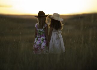 Jakie sukienki na wesele 2023?