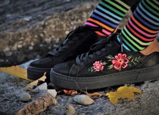 Do czego nosić czarne sneakersy?